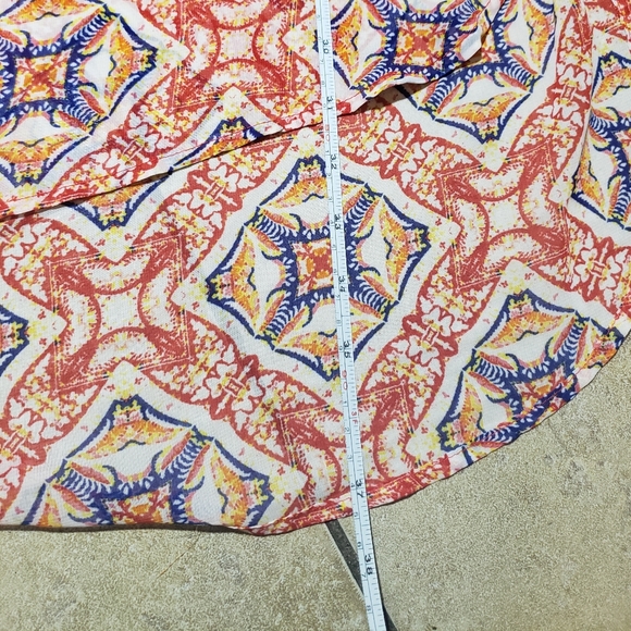 Fig and Flower Patterned Lightweight Tunic Size Large - Picture 10 of 11